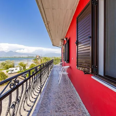 Red House 1&2 By Pikhost Apartamento *