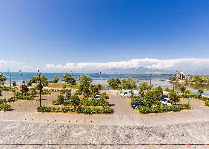 Red House 1&2 By Pikhost Apartmán *